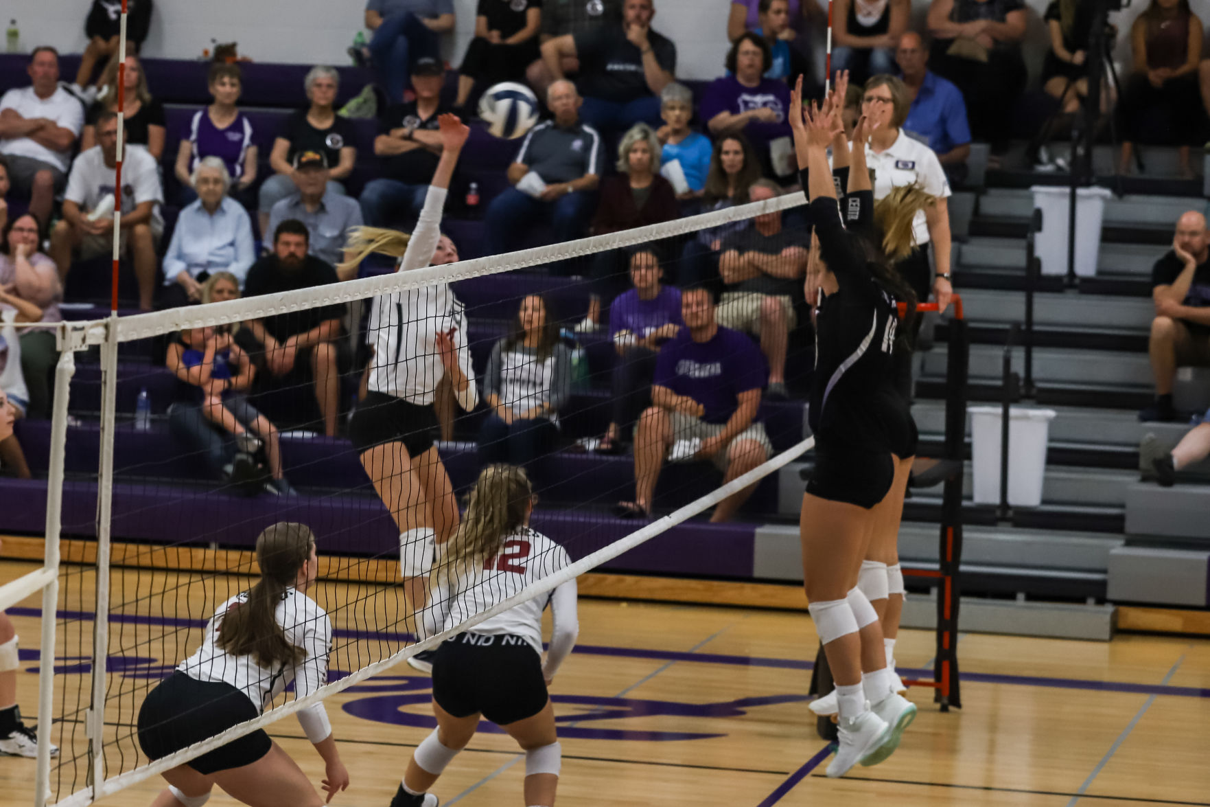 Heartland VB vs Fillmore Central (10).JPG